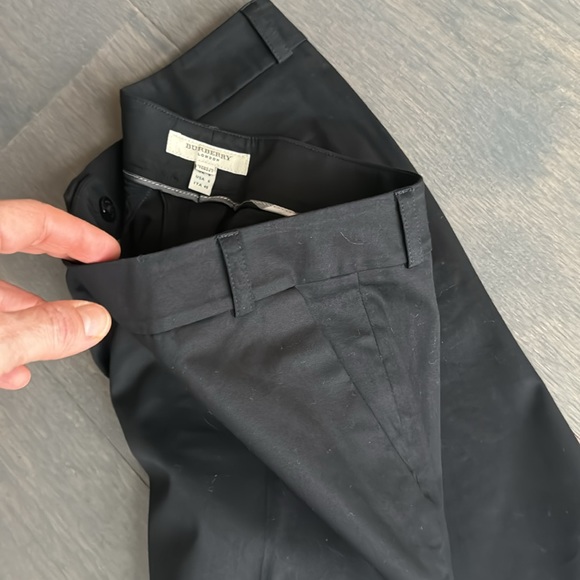 Burberry London US 6 Black Relaxed Pants. - Picture 8 of 8